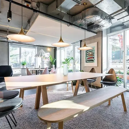 Woodward Square One By At Lägenhet