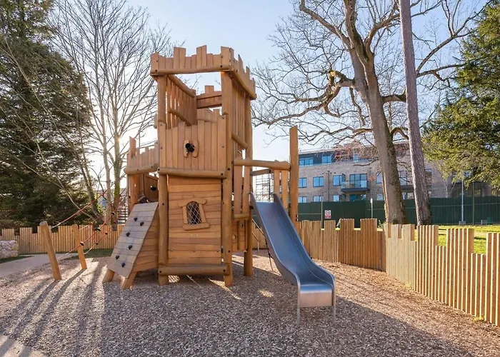 Woodward Square One By At Daire Dublin