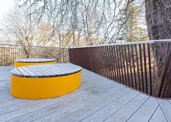 Woodward Square One By At *