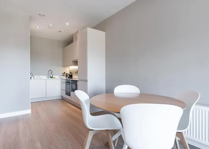 Woodward Square One By At *