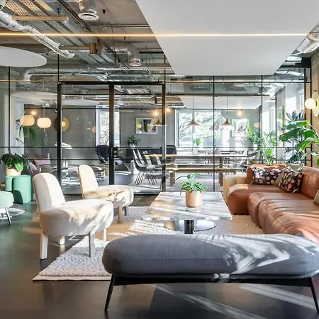 Апартаменты Woodward Square One By At
