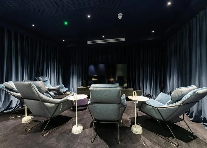 Apartment Woodward Square One By At