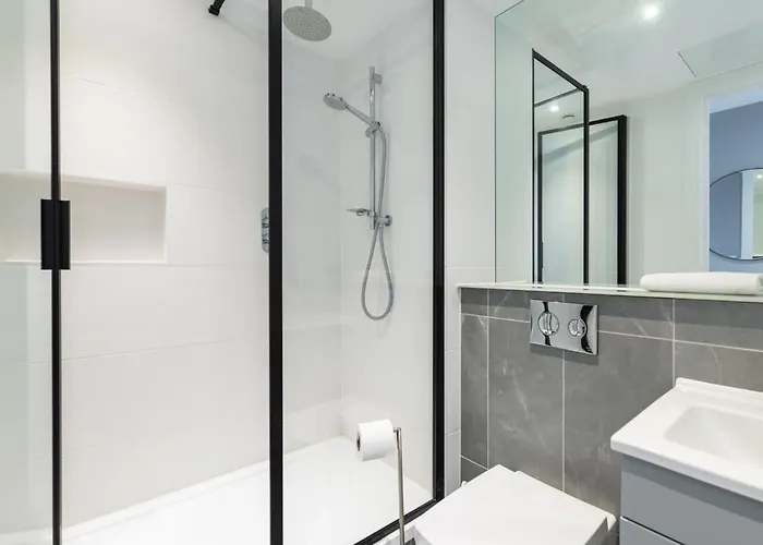 Woodward Square One By At Apartment