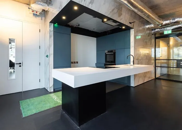 Apartment Woodward Square One By At