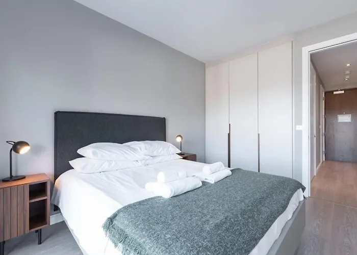 Apartment Woodward Square One By At *